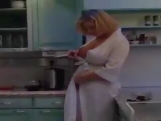 Mijn stiefmoeder in de keuken vroeg ochtend hotmoza: volwassen klem video- 11 | xhamster