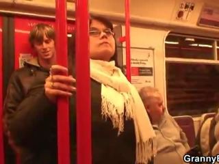 Hij picks omhoog rondborstig tiener in de metro